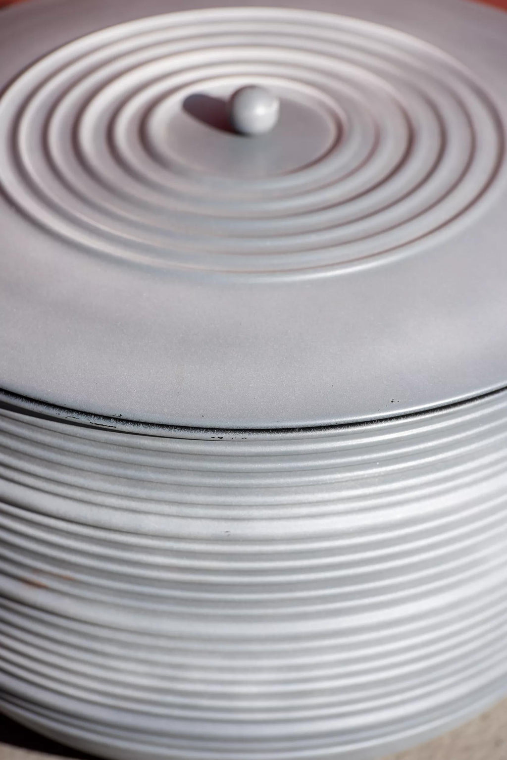 Ribbed Hose Pot with Lid