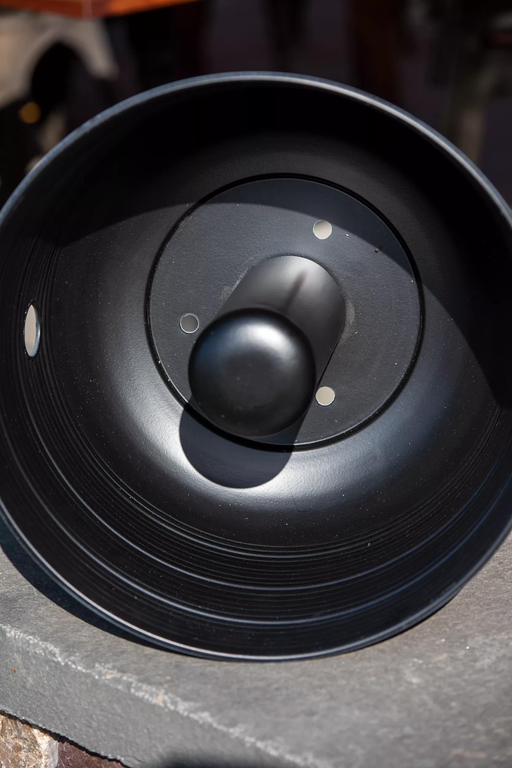 Ribbed Hose Pot with Lid